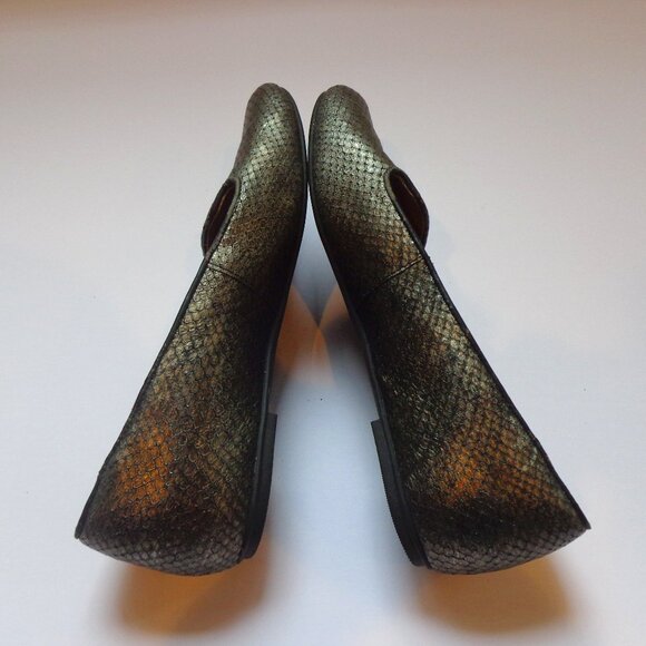 Clarks Artisan Women Pewter Metallic Snake Leather  Loafer Slip on Shoes Sz 6.5M - Picture 4 of 8